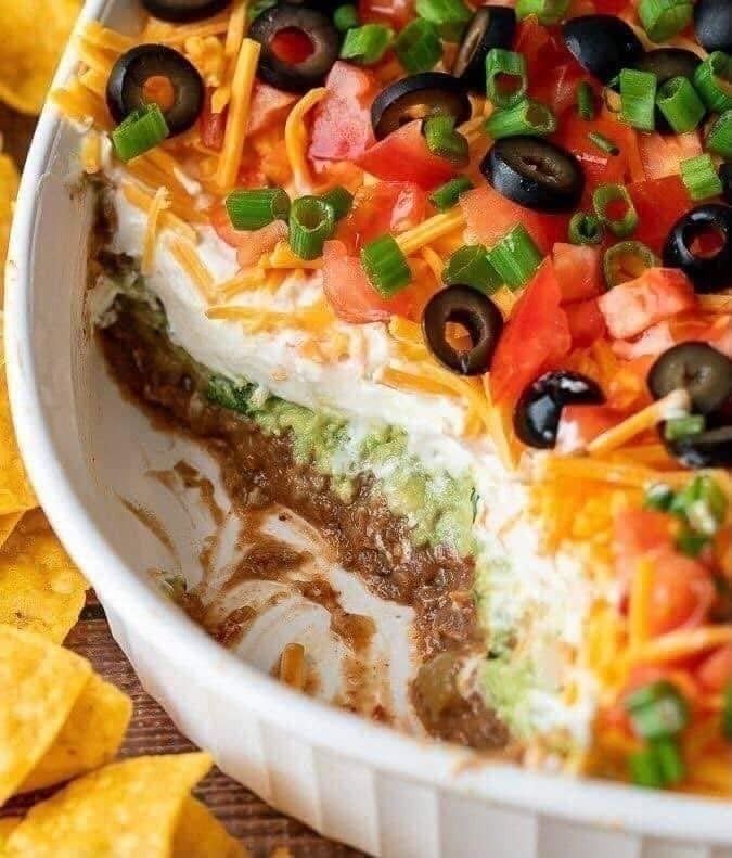 THE BEST 7 LAYER TACO DIP