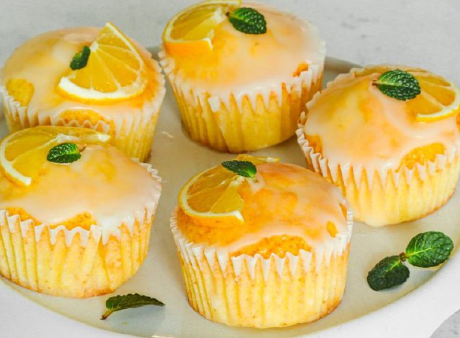 Lemon muffins: the recipe for soft and fragrant glazed cakes