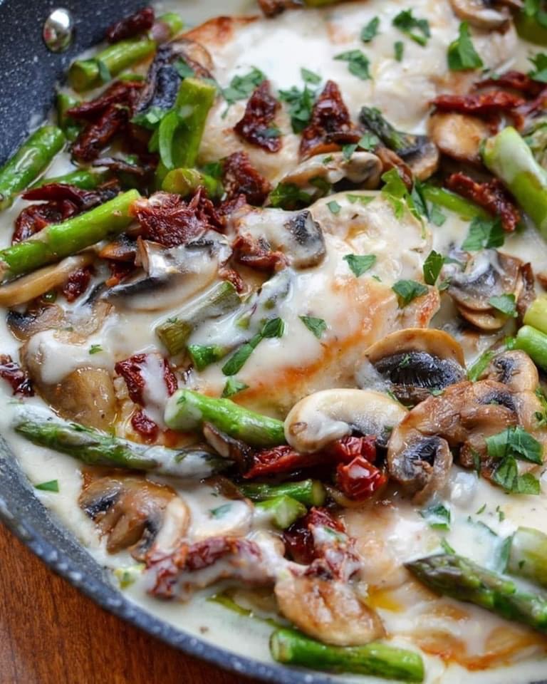 Creamy Chicken Mushroom Asparagus Skille