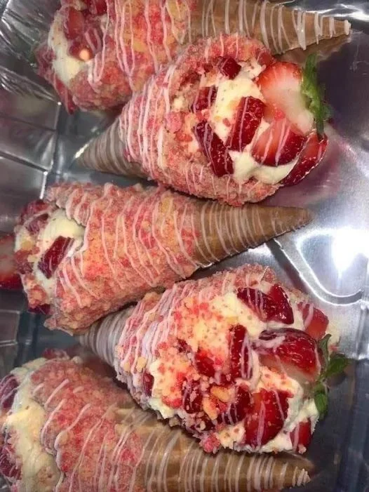 Italian Cream Stuffed Cannoncini