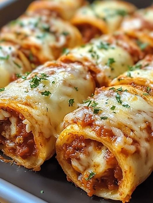 Cheesy Bolognese Roll-Ups