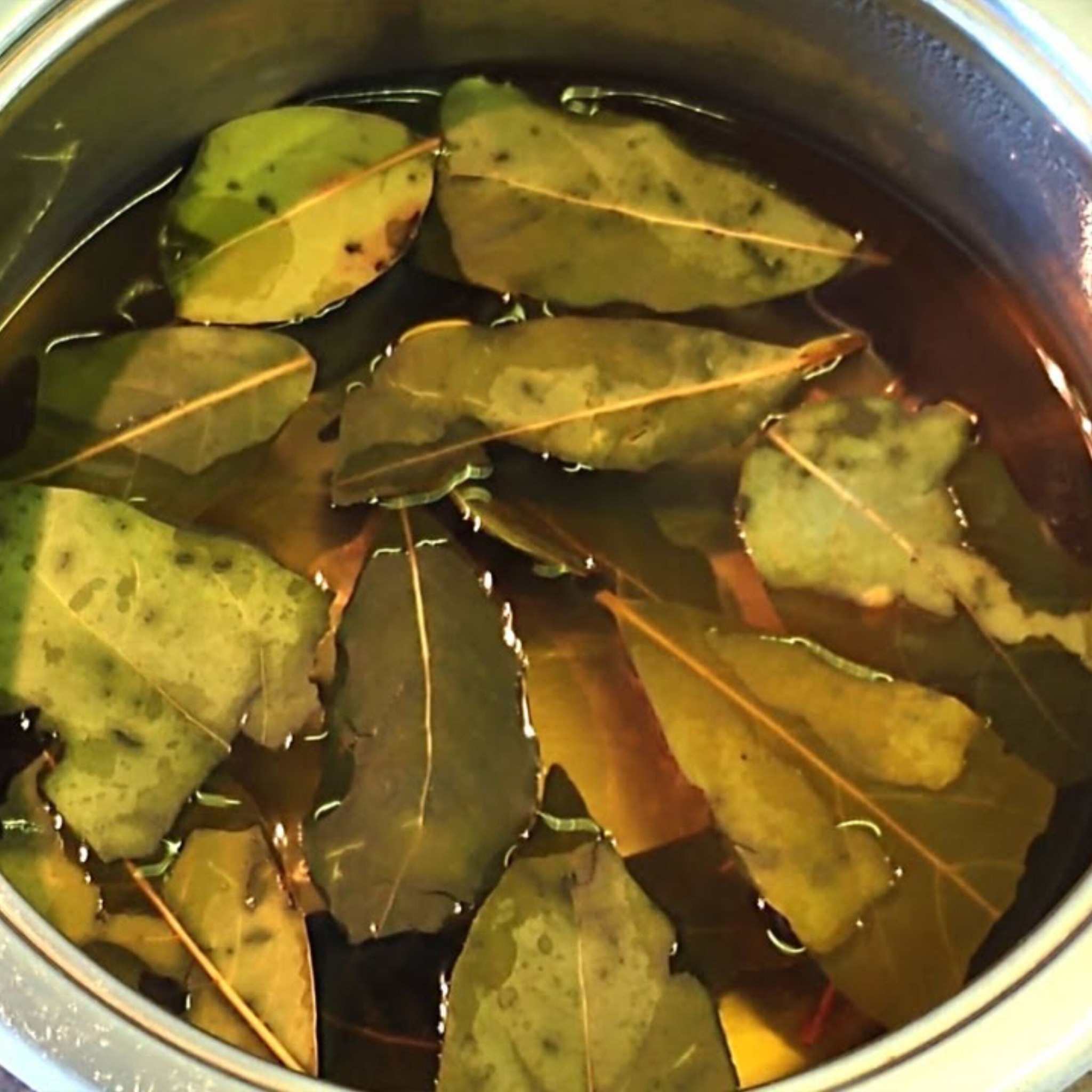 Boil Bay Leaves, Drink the Liquid, and Get Rid of Coughs and Many Diseases