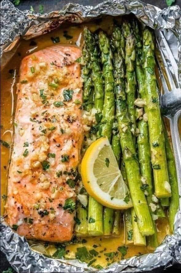 Baked Salmon in Foil with Asparagus and Lemon Garlic Butter Sauce