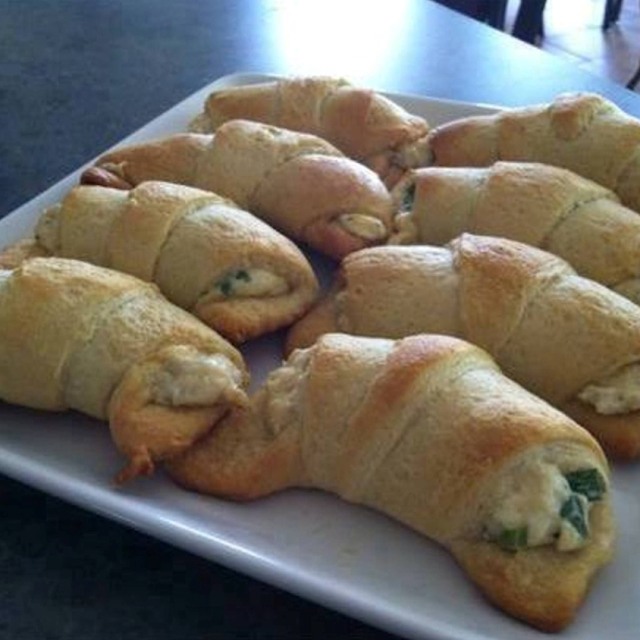 Chicken puffs with roasted garlic