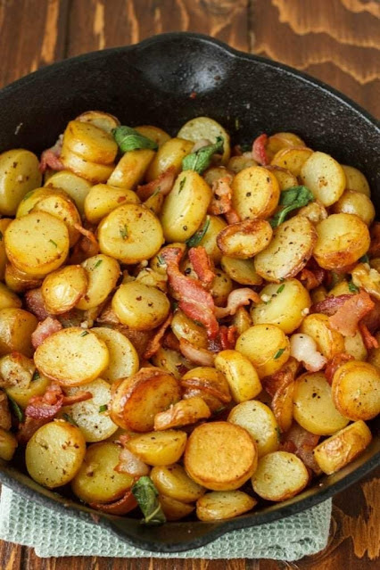 FRIED POTATOES WITH SMOKED SAUSAGE, ONIONS AND BELL PEPPER.