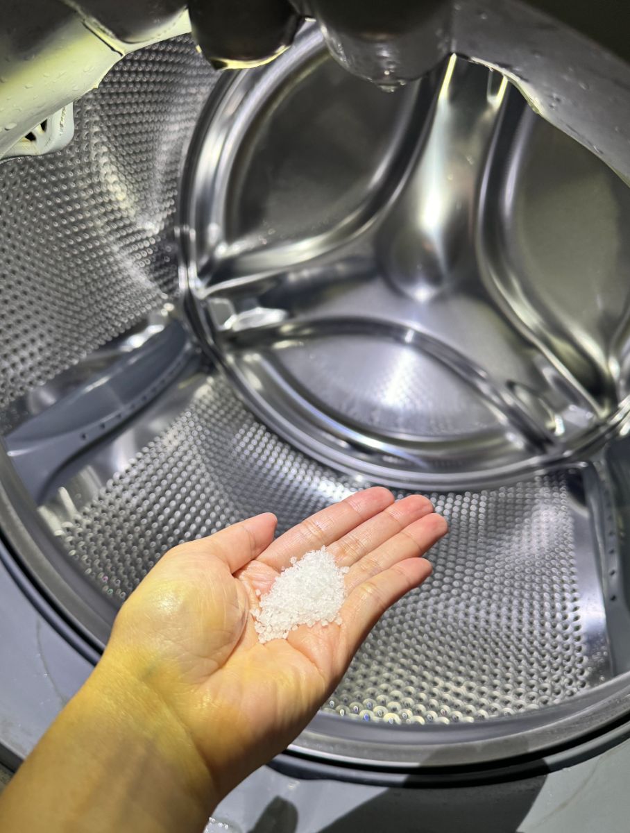 Put salt in your washing machine. Here’s why. This is something appliance repairmen will never tell you.