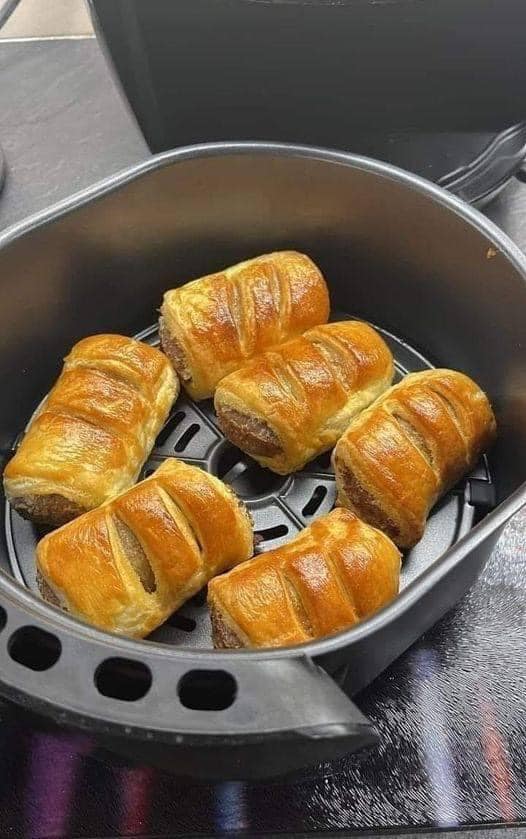 Air fryer sausage rolls