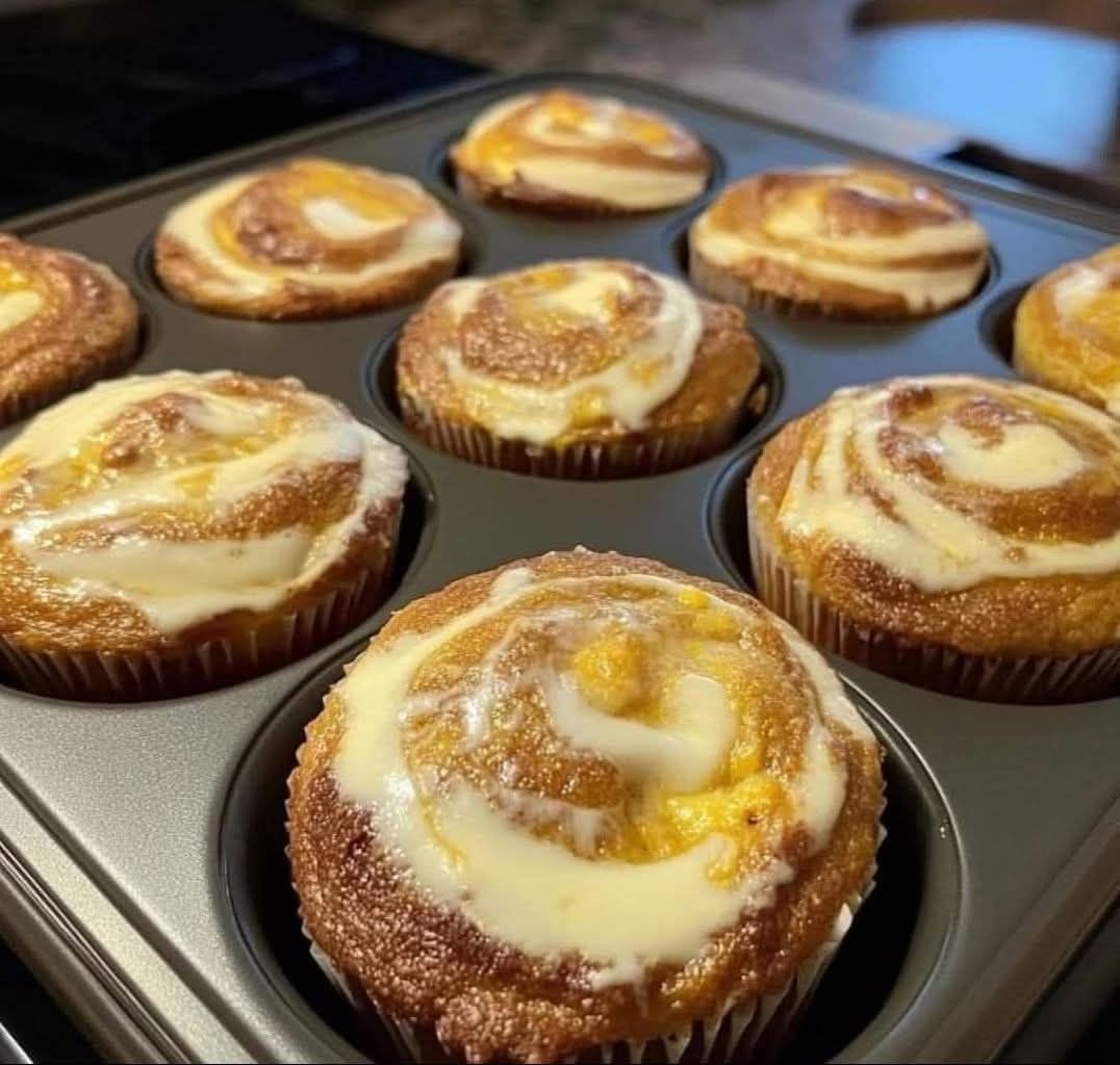 PUMPKIN CREAM CHEESE SWIRL MUFFINS