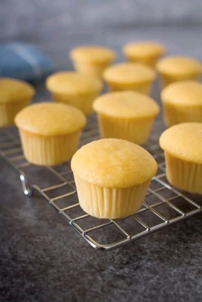 Golden buttermilk cupcakes